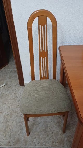 Mesa Comedor y 4 Sillas Madera