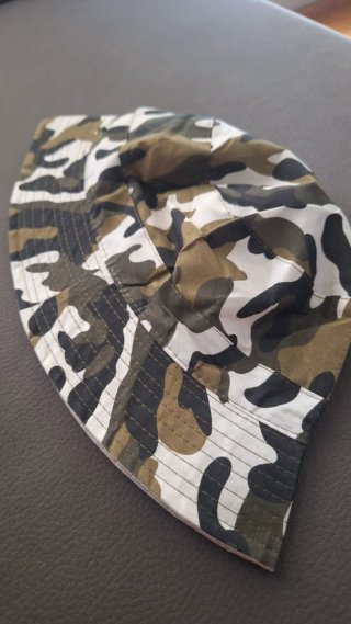 Sombrero camuflaje con bolsillo cremallera