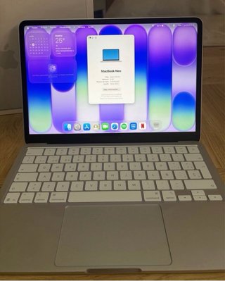 MacBook Neo Plata  256 gb 8 de ram con cargador