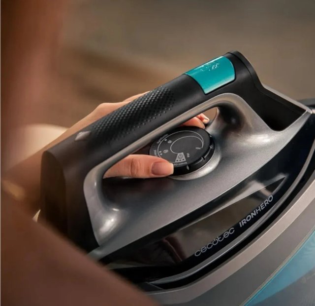 Centro de planchado Cecotec IronHero H-2800