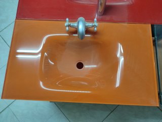 Mueble de baño moderno de madera y cristal