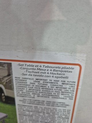 Tavolo e 4 sedie pieghevoli da campeggio