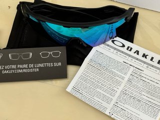 Gafas de sol Oakley azules