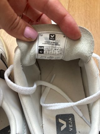Zapatillas Veja Blancas y Negras