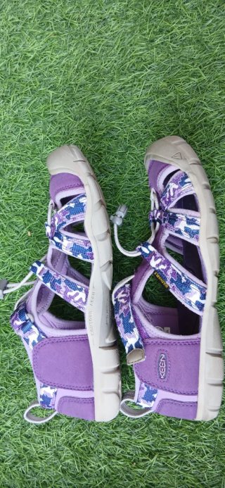 Sandalias Keen nin̈a como nuevas!