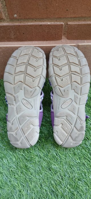 Sandalias Keen nin̈a como nuevas!