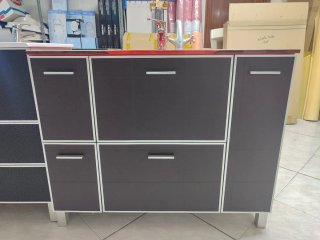 Mueble de baño moderno rojo y negro
