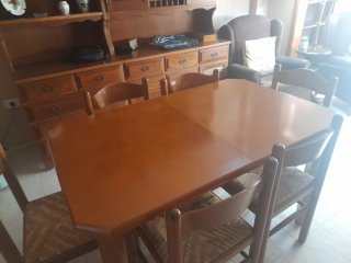 Mesa extensible y 6 sillas de madera