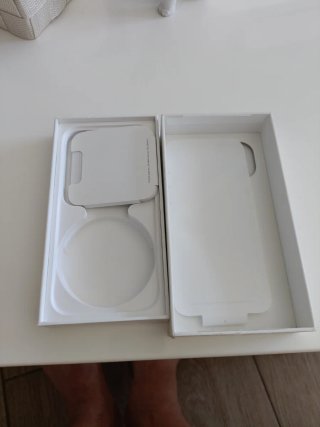 Caja iPhone 15 azul