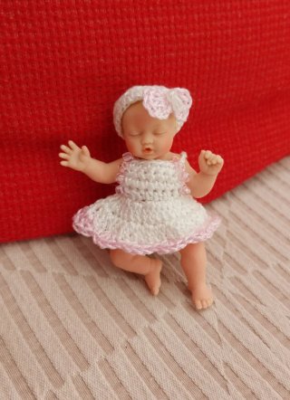 Ropita para muñeca bebé Zuru