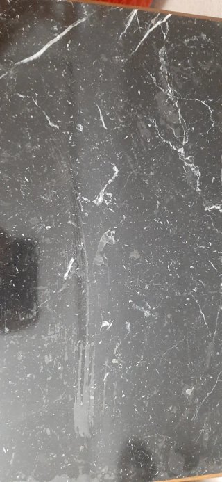 Mesilla de noche de madera y mármol