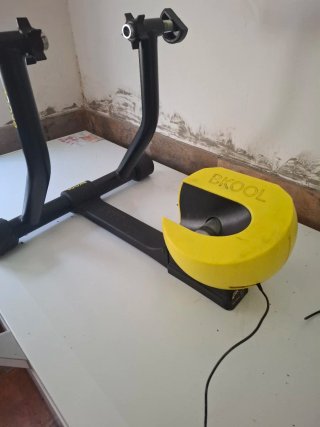 Rodillo Bkool Negro y Amarillo