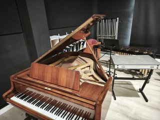 Piano PETROF