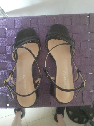 Sandalias de tacón negras para mujer