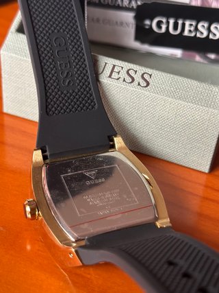 Reloj Guess Dorado y Negro con Cristales