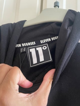 Sudadera Negra Capucha Eleven Degrees Alta Calidad