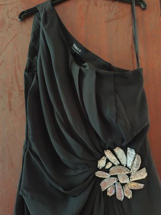 Vestido negro fiesta con pedrería