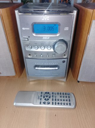 Mini cadena JVC CD, Radio, Cassette. En Mataró