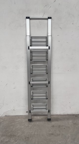 Escalera plegable de aluminio