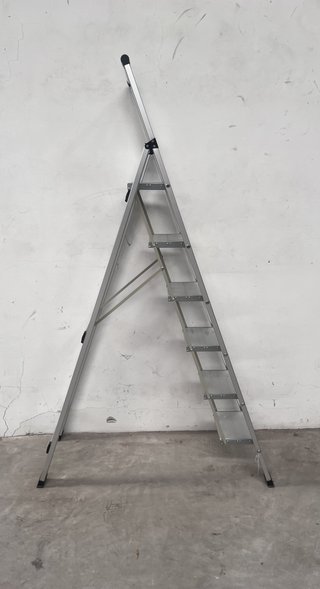 Escalera plegable de aluminio