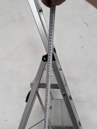 Escalera plegable de aluminio