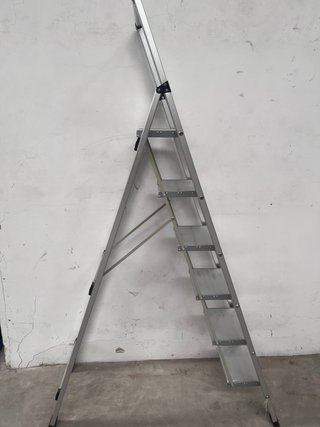 Escalera plegable de aluminio