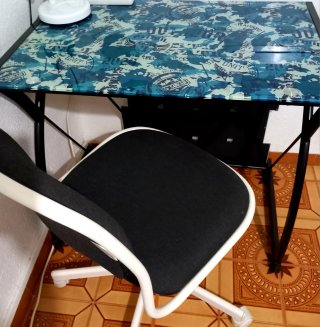 Mesa Cristal y Silla Giratoria Ikea