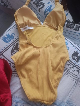 Bañador Primark Amarillo mostaza. Jamás usado.