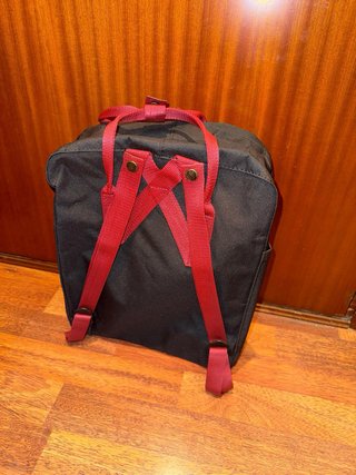 Mochila Fjallraven Kanken Negra Roja 16L