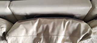 Sillón de piel beige