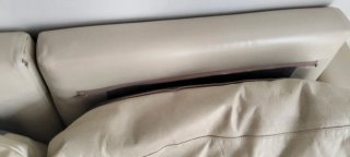Sillón de piel beige