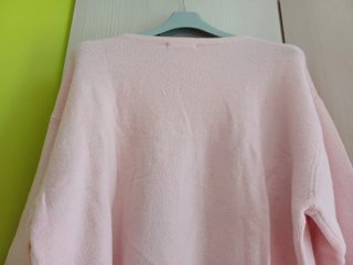 Jersey rosa bordado floral.