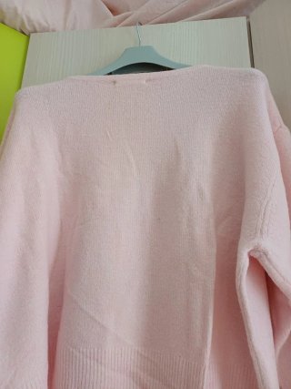 Jersey rosa bordado floral.