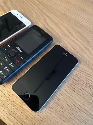 Lote 3 móviles Qilive y iPhone No funcionan