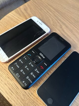 Lote 3 móviles Qilive y iPhone No funcionan