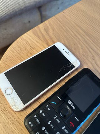 Lote 3 móviles Qilive y iPhone No funcionan