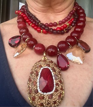 Collana fili pietre, strass e ciondoli