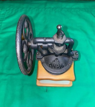 MOLINILLO DE CAFÉ ANTIGUO DE MADERA Y CERÁMICA