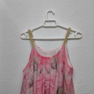 Vestido floral rosa y blanco