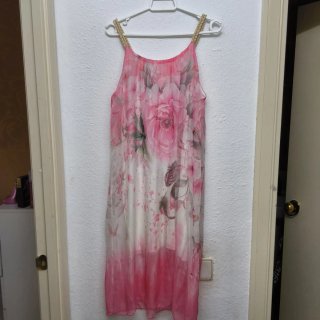 Vestido floral rosa y blanco
