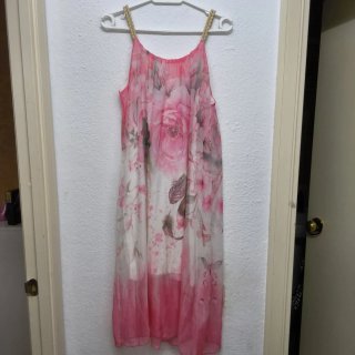 Vestido floral rosa y blanco
