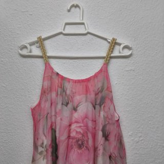 Vestido floral rosa y blanco