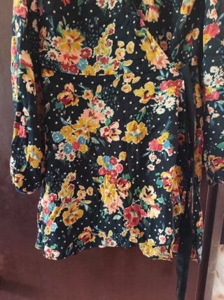 Vestido Zara flores negro talla S