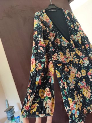 Vestido Zara flores negro talla S