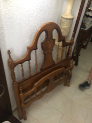 Escritorio infantil con estantería