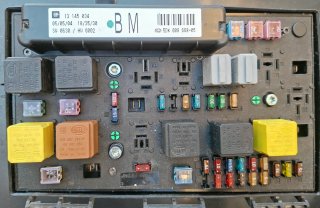Caja fusibles y relés GM
