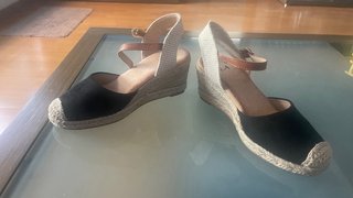 Sandalias cuña mujer negras y beige