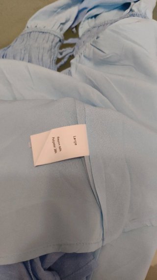 Vestido Azul Halter con Aberturas, espalda descubi