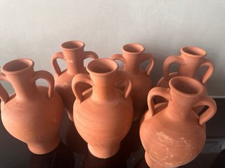 Cántaro de barro artesanal