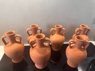 Cántaro de barro artesanal
